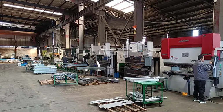Regionalized Customization Cooperation and Long-term Win-Win with Customers